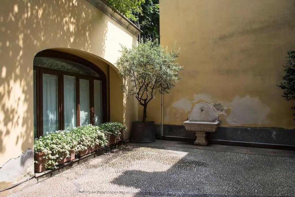 Апартаменты Hidden Retreat - Duomo Милан Экстерьер фото
